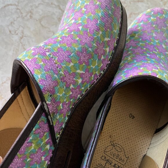 Dansko Clogs Sz 40 Vegan Floral Canvas Design with Brown Trim and Heel - Picture 13 of 14